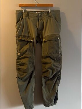 Fjallraven Olive Green Men's Cargo Pants with Multi-Pocket Utility